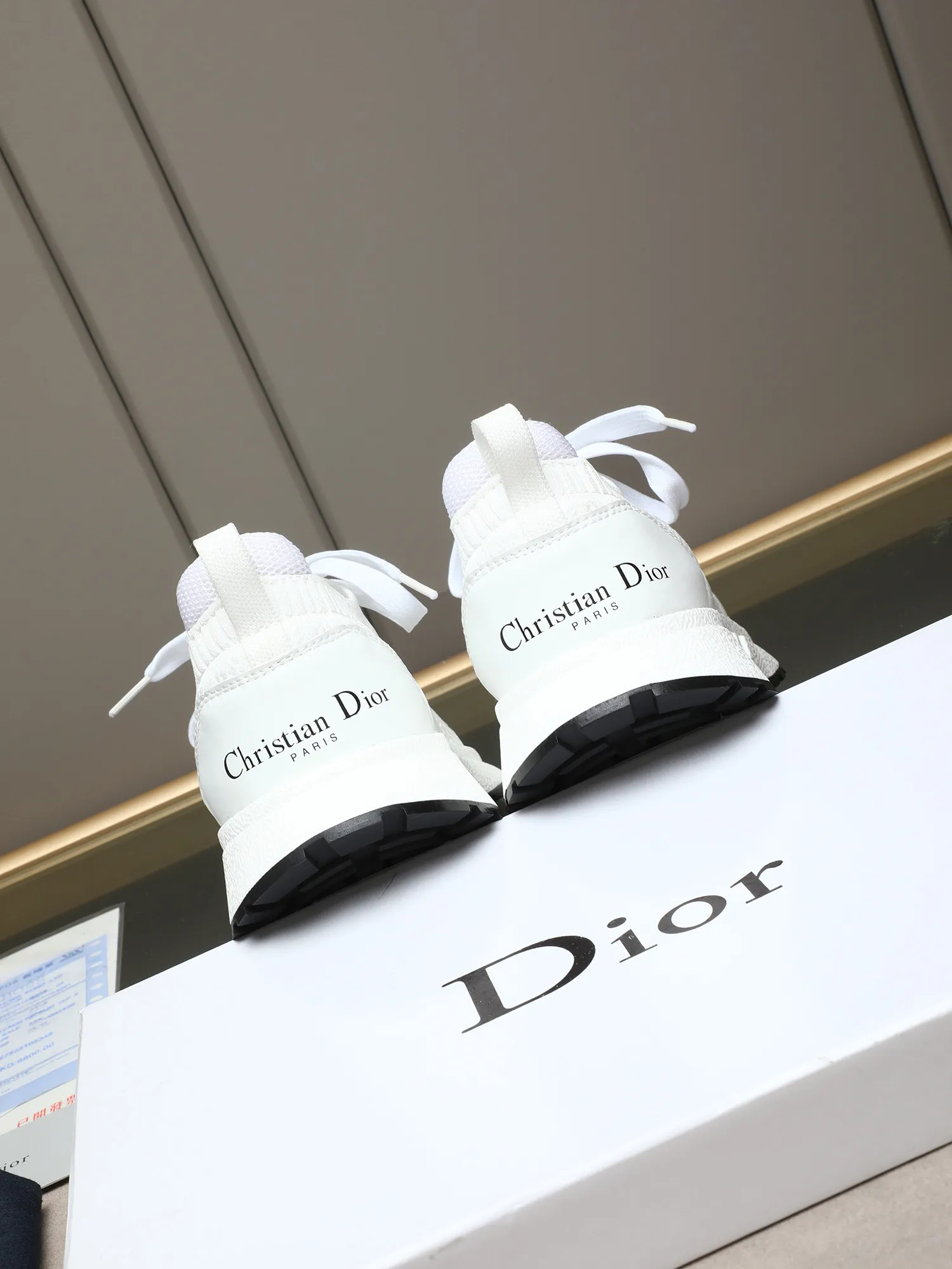 Men's shoes 💰420 🌟DIOR CHRONO Dior's new, casual, business, all-in-one sports shoes. Simple and super versatile. The uppers are equipped with Logo cloth labels. The uppers are perfect and luxurious and can be matched with any spring, summer, autumn and winter clothing. The upper feet are even more comfortable! The original material is disassembled and reproduced perfectly. The fly-woven upper is breathable and comfortable. The original super light TPU anti-slip outsole. Unique. Full of details. Fine workmanship. Worth owning 3 color options 38-44 (customized for 45)